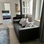 Casa In Bocca Al Lupo Ruime Design-appartementen Met Zwembad En Alpenzicht In De Langhe Clavesana