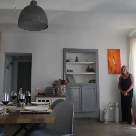 Casa In Bocca Al Lupo Ruime Design-appartementen Met Zwembad En Alpenzicht In De Langhe * Clavesana