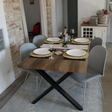 Casa In Bocca Al Lupo Ruime Design-appartementen Met Zwembad En Alpenzicht In De Langhe Clavesana