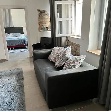 Casa In Bocca Al Lupo Ruime Design-appartementen Met Zwembad En Alpenzicht In De Langhe Clavesana